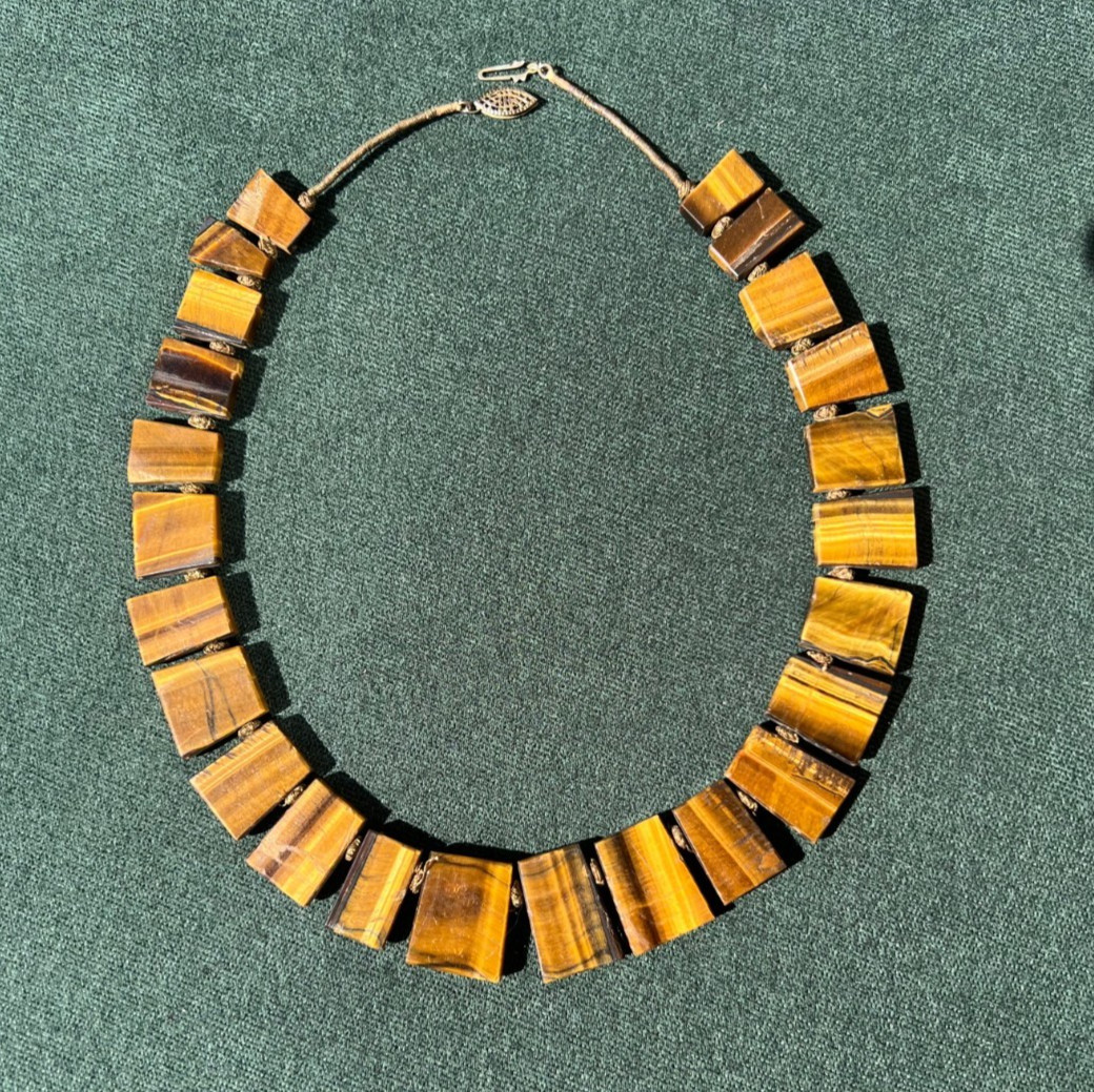 16.5″ Tiger’s Eye Hand Knotted Fan Necklace with Unknown Metal Clasp 63 grams