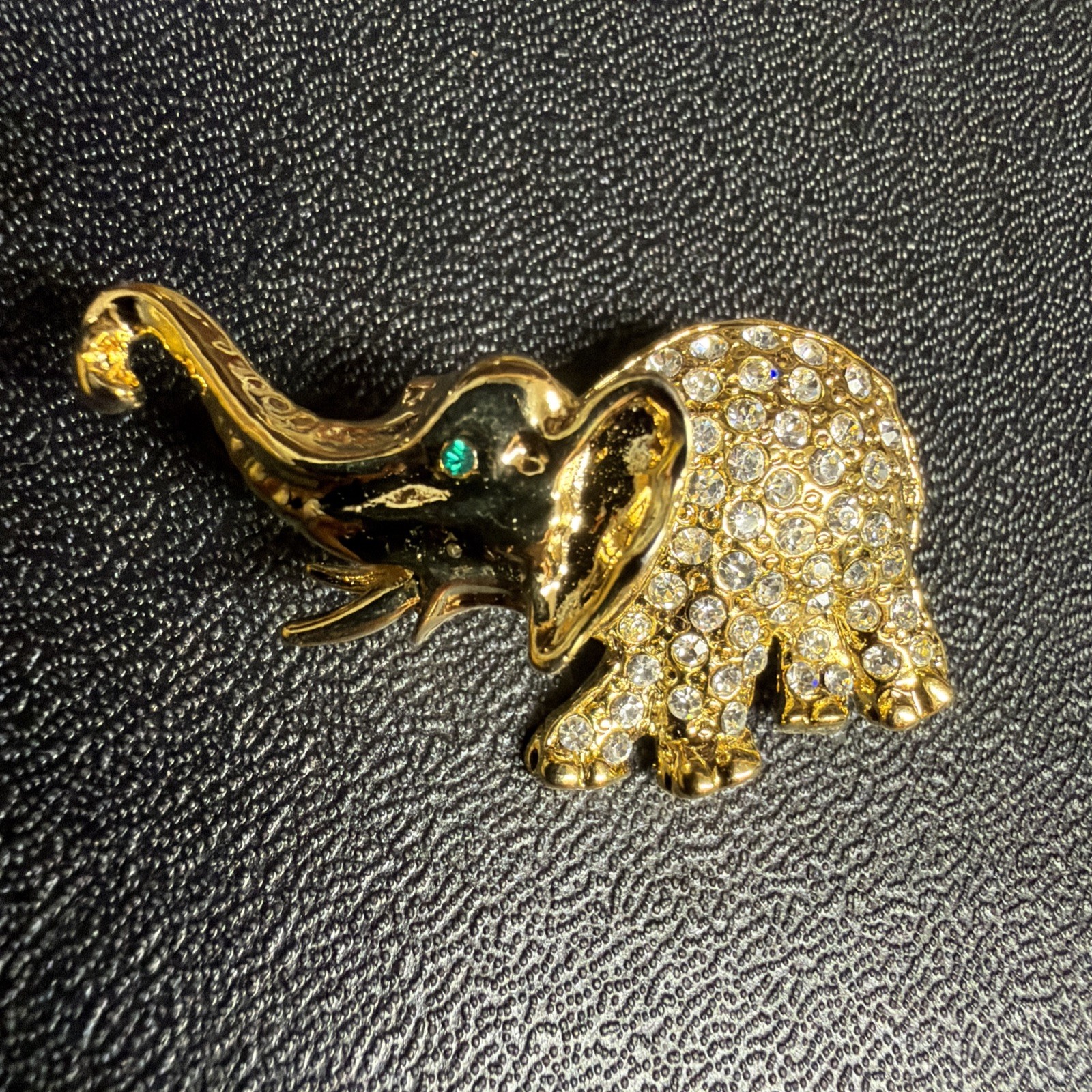 Vintage Y2K Gold Tone Rhinestone Green Eye Elephant Brooch Pin Women’s Jewelry