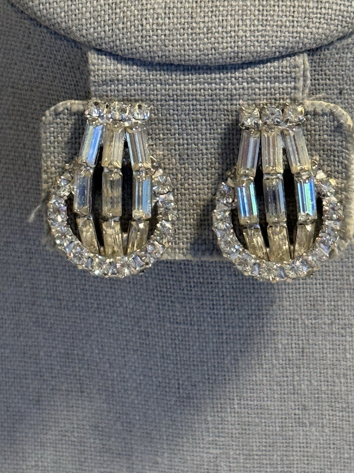Vintage Art Deco Unsigned Kramer Silvertone Clear Crystal Rhinestone Earrings