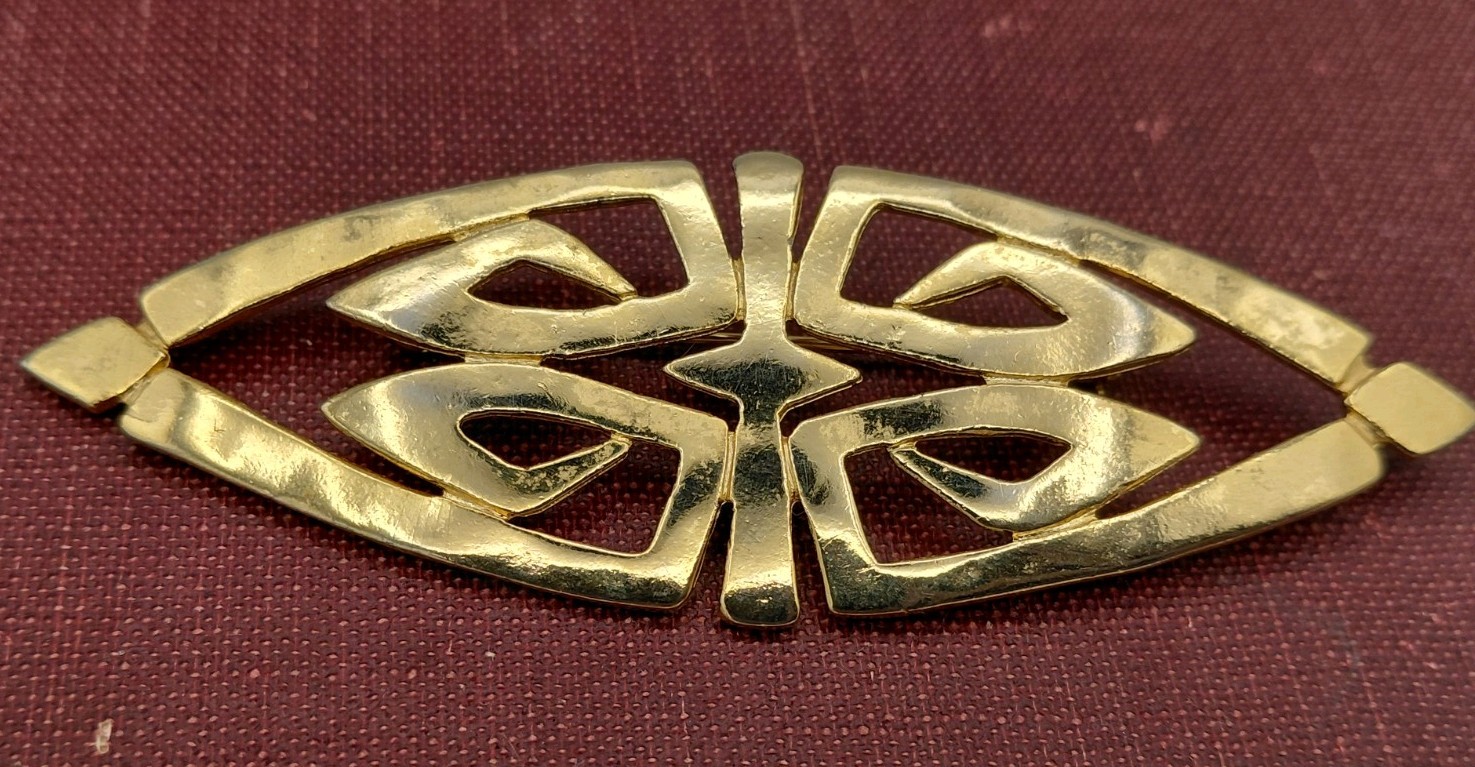 3.5″ JJ Horizontal Shaped Gold-Toned Symmetrical Hammered Metal Brooch