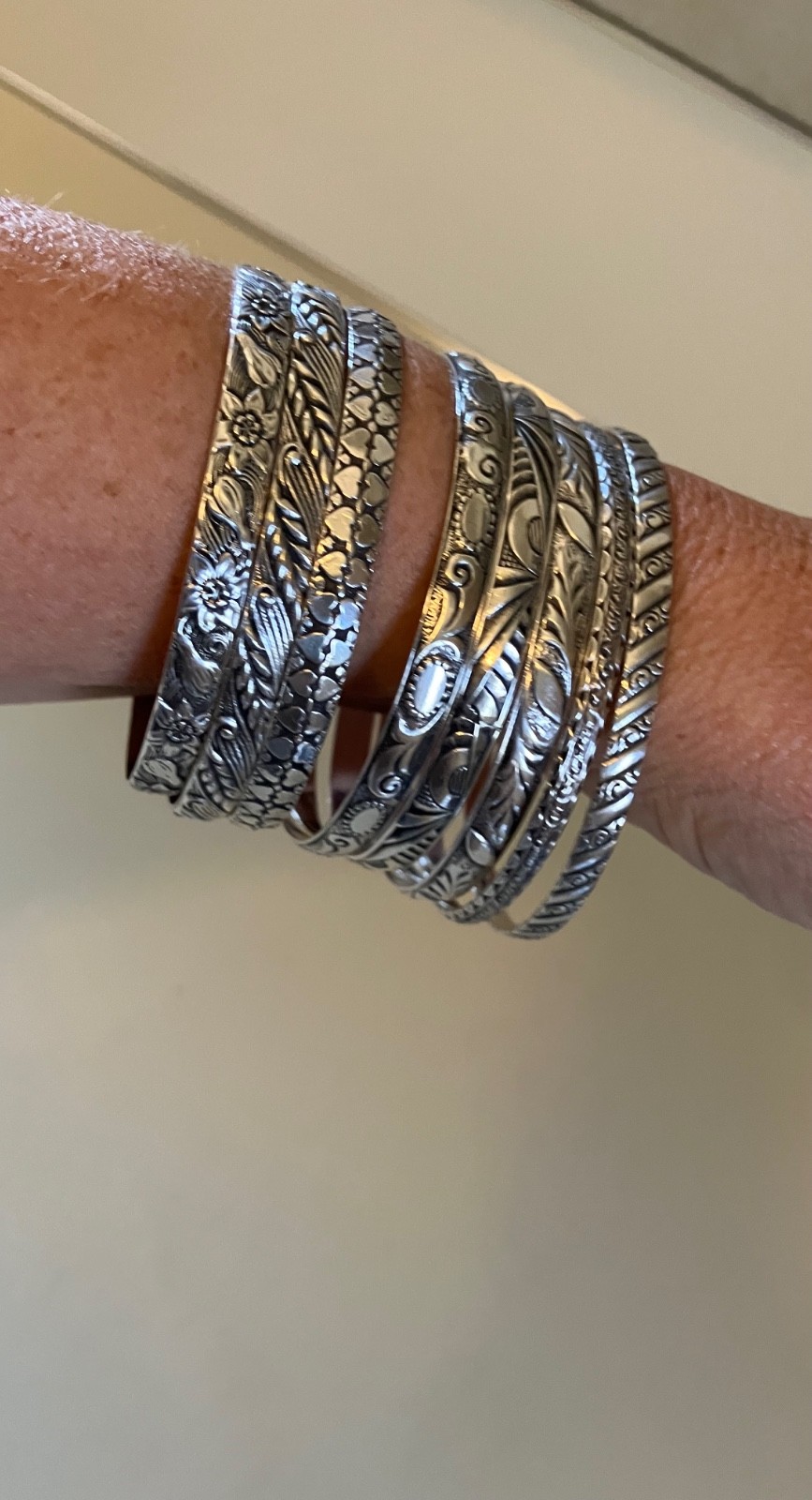 VINTAGE STERLING SILVER ART DECO JAZZ REPOUSSE PATTERN DANECRAFT BANGLE BRACELET