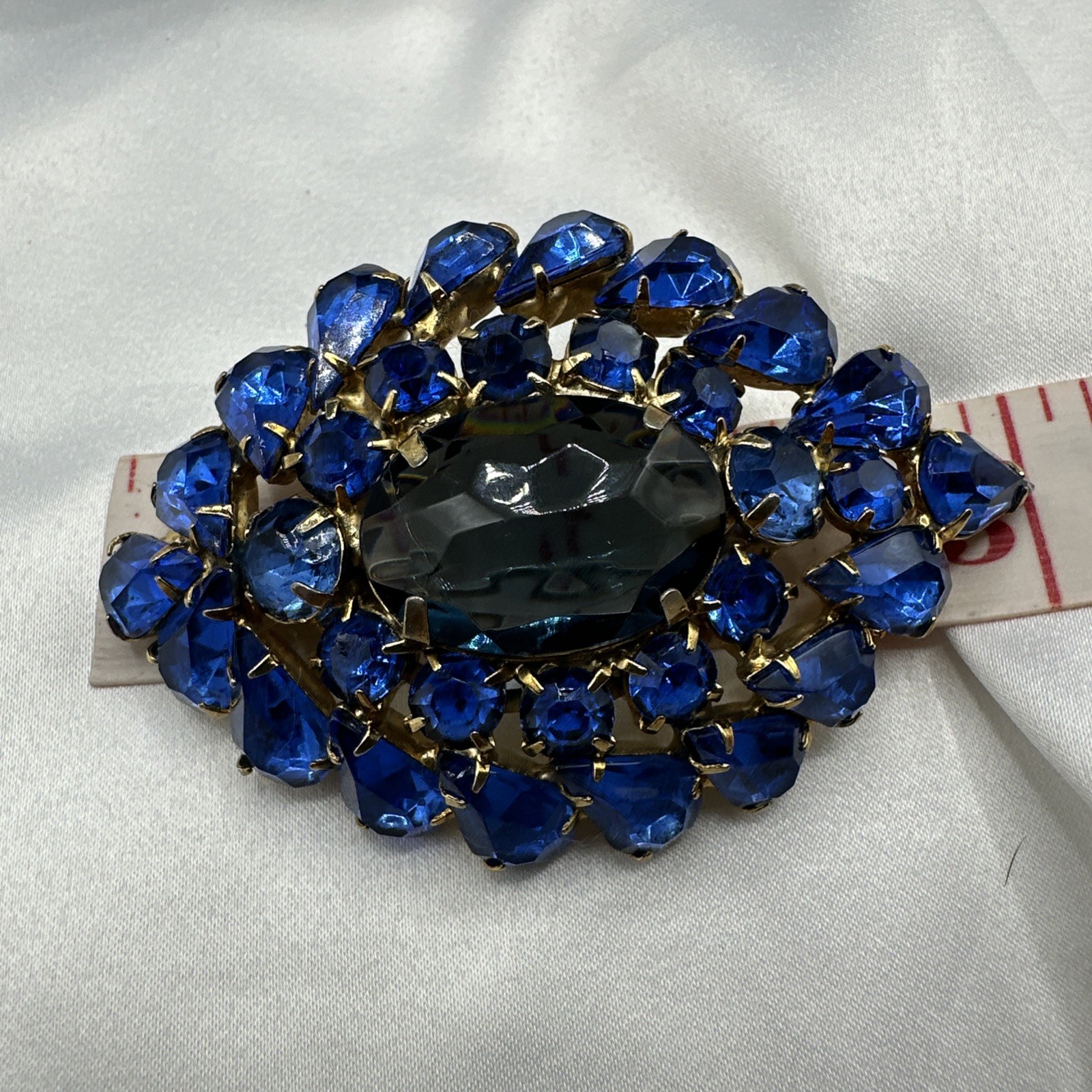 Vtg Unique Exclusive Oval Domed Blue Austrian Crystal Brooch. See pics.