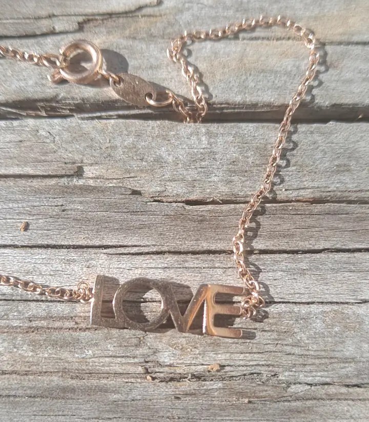 Vtg LOVE Charm Bracelet MB Signed Goldtone Chain 7″
