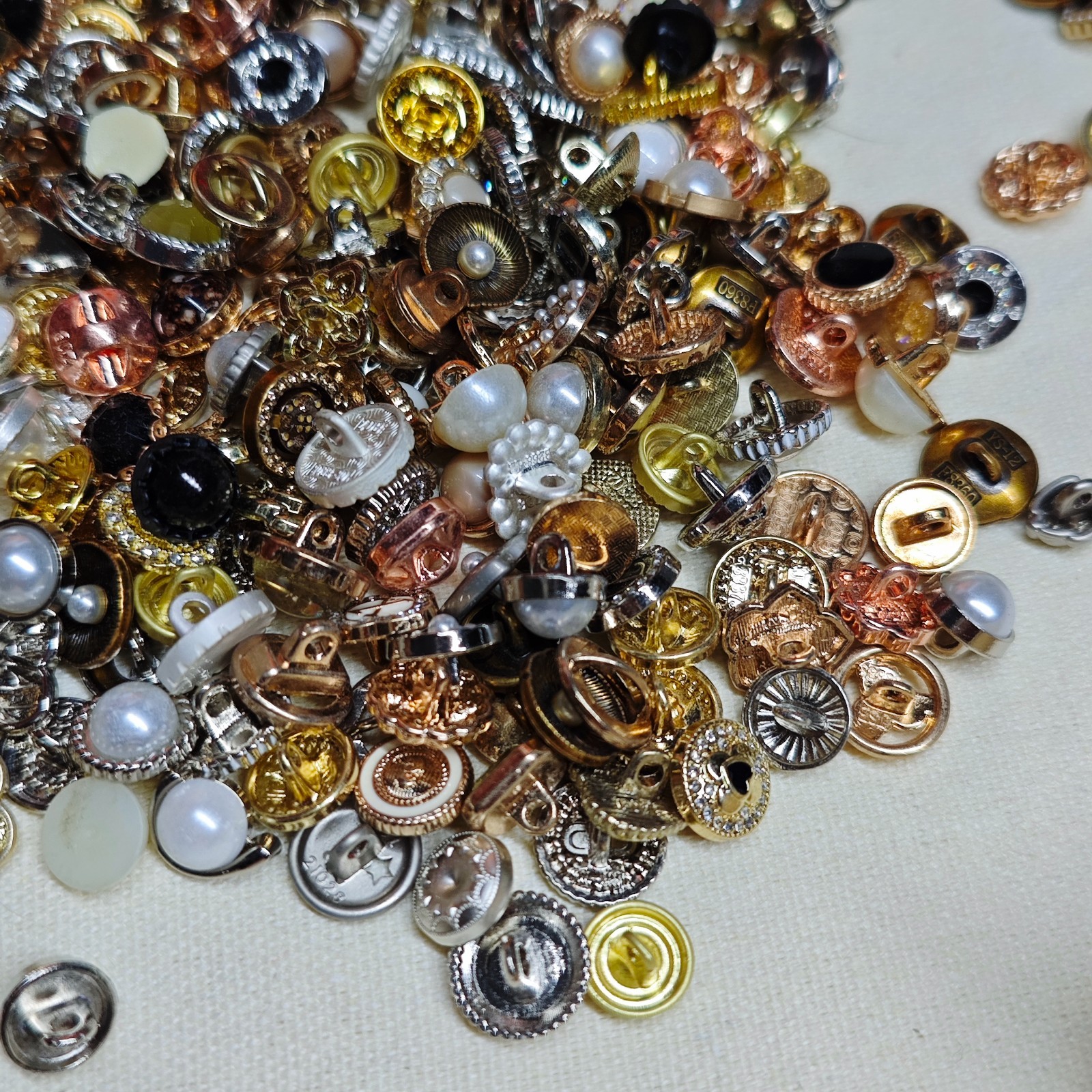 100pcs Vintage Retro Iron Metal Buttons Mixed 1-2cm Sewing Collection Crafts