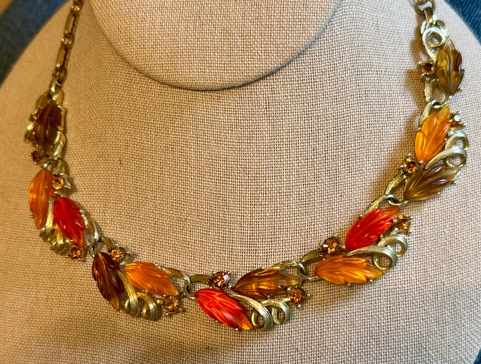 Mid Century Jelly Lucite Lisner autumn leaves and rhinestone choker 16″ adj.