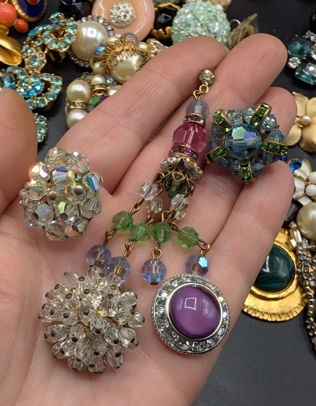 Large Lot of Vintage Singe Earrings For Crafts Aprox 2.5 lb