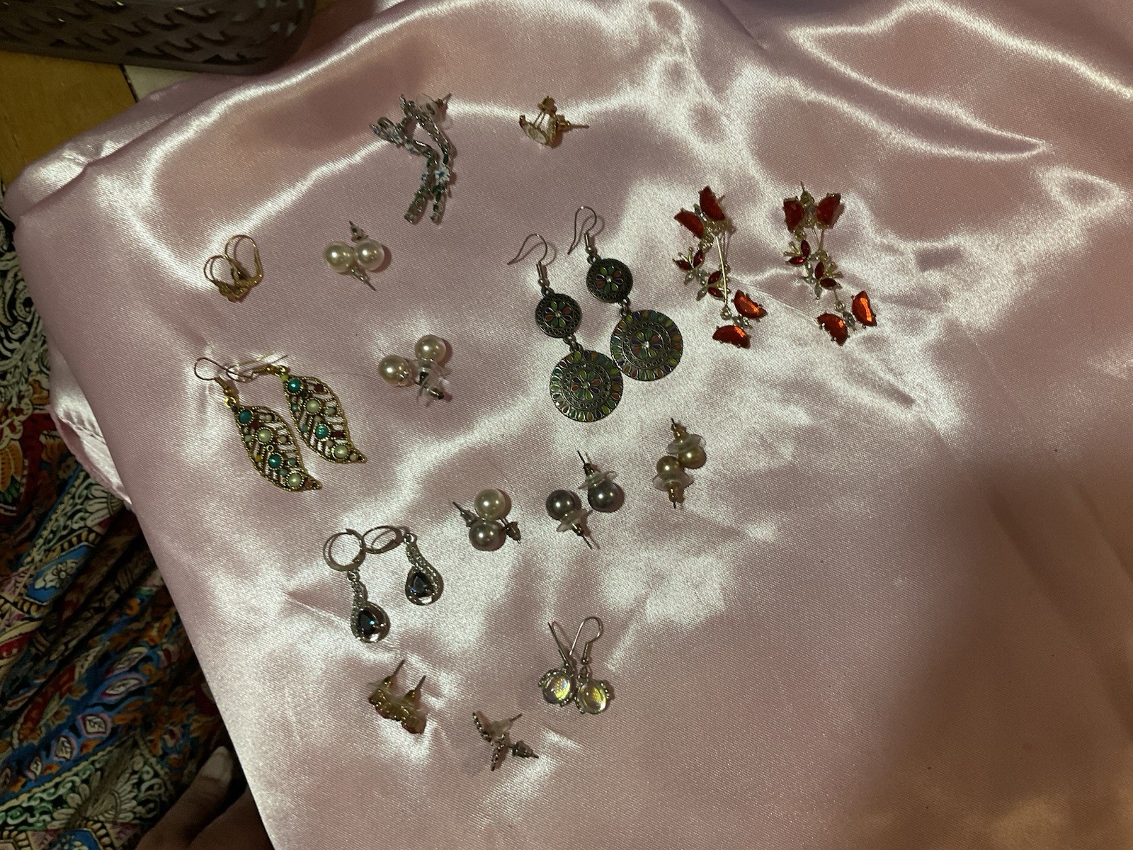Women’s Fashion Costume Earrings Mixed Lot 15 pairs Multicolor Metal Imit Pearl