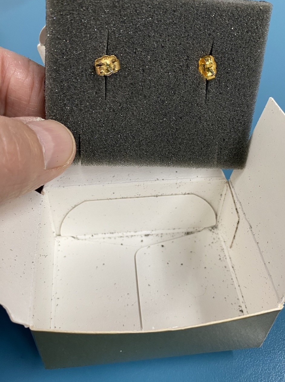 New Vintage 1998 AVON Snowman Pierced Earrings Surgical Steel Posts With Box
