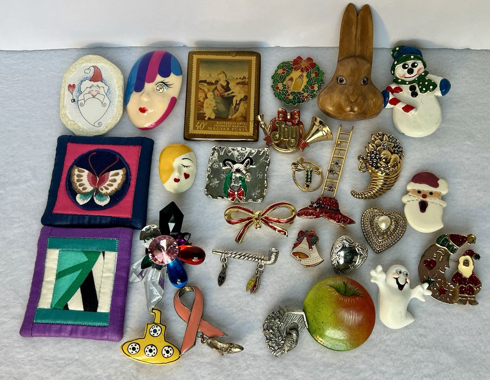 Lot Of 28 Vintage Brooches 9oz Holiday, Figural, Metal, Stone, Plastic Pre Owned