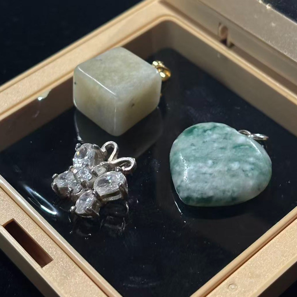 Vintage 2 pcs Jade and 1 pc Rhinestone Silver Small Pandants, box+3 necklaces