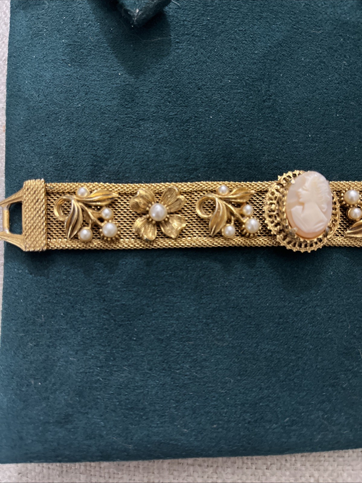 Rare Vintage Gold-Wash Mesh Floral Bracelet w/Cameo & Pearl Detailed Excellent