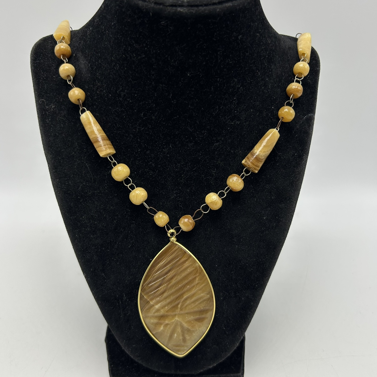 Agate Necklace Quartz Genuine Stone Sun Carved Bead 24″ VTG Boho Chic 70’s Beige