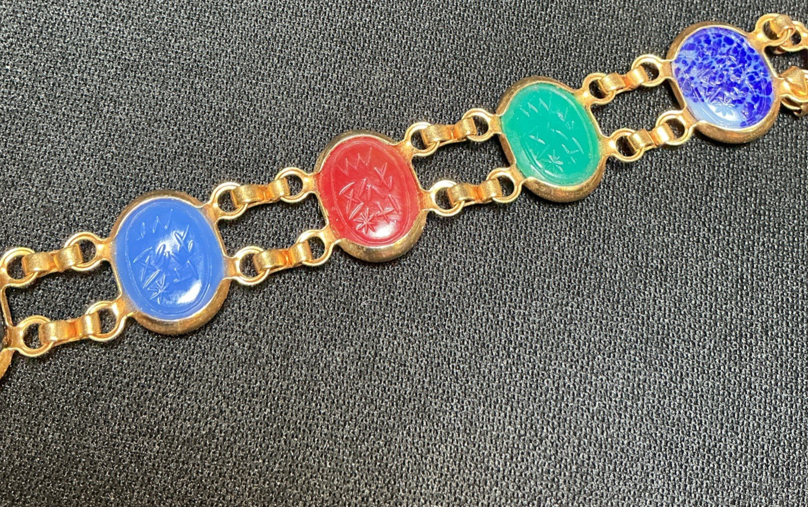 Vintage Gold Tone Multicolor Oval Gemstone Charm Bracelet Scarab Unsigned 7.5″