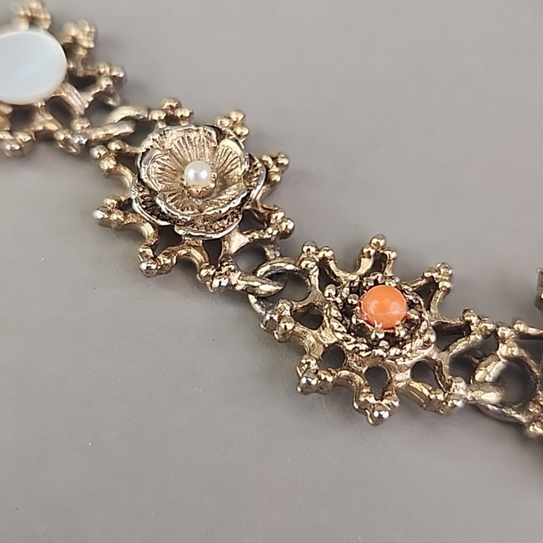 Vintage Flower Chain Bracelet Burst Textured 12mm MOP Bead Gold Tone 6.5″