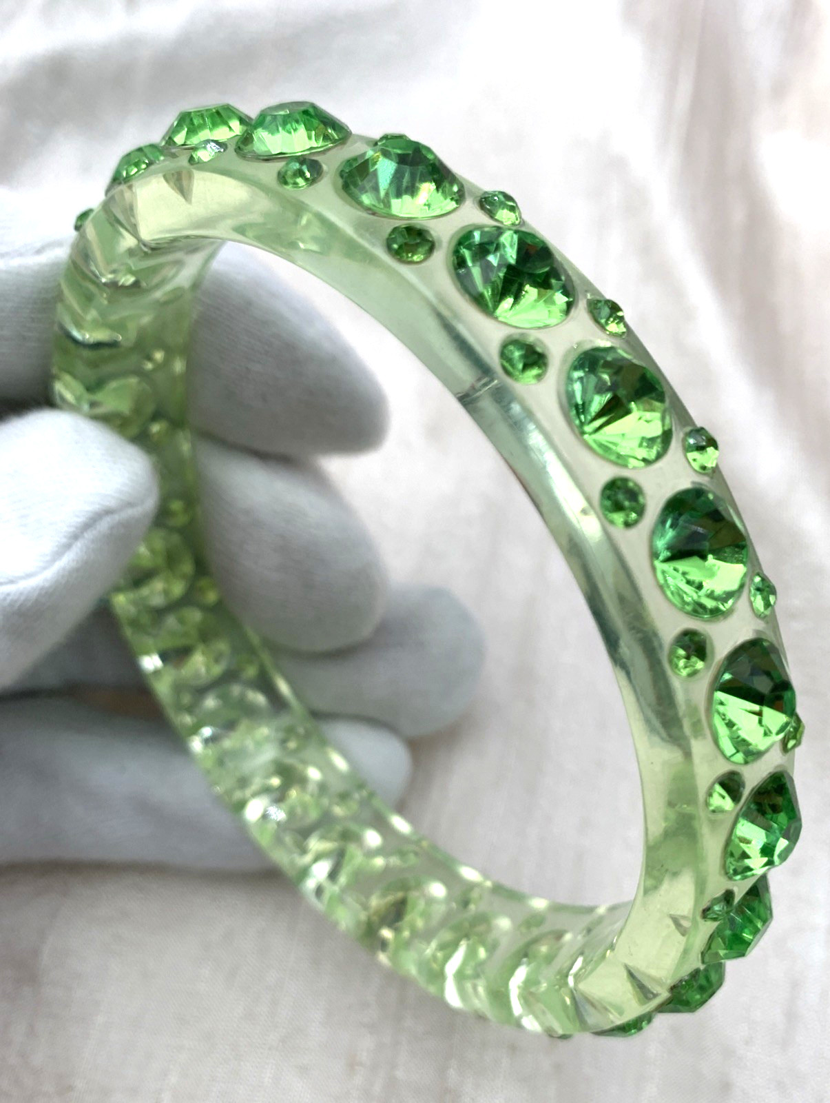 Vintage Art Deco Lucite & Rhinestone Bangle Bracelet Green Clear 8-1/4” IC