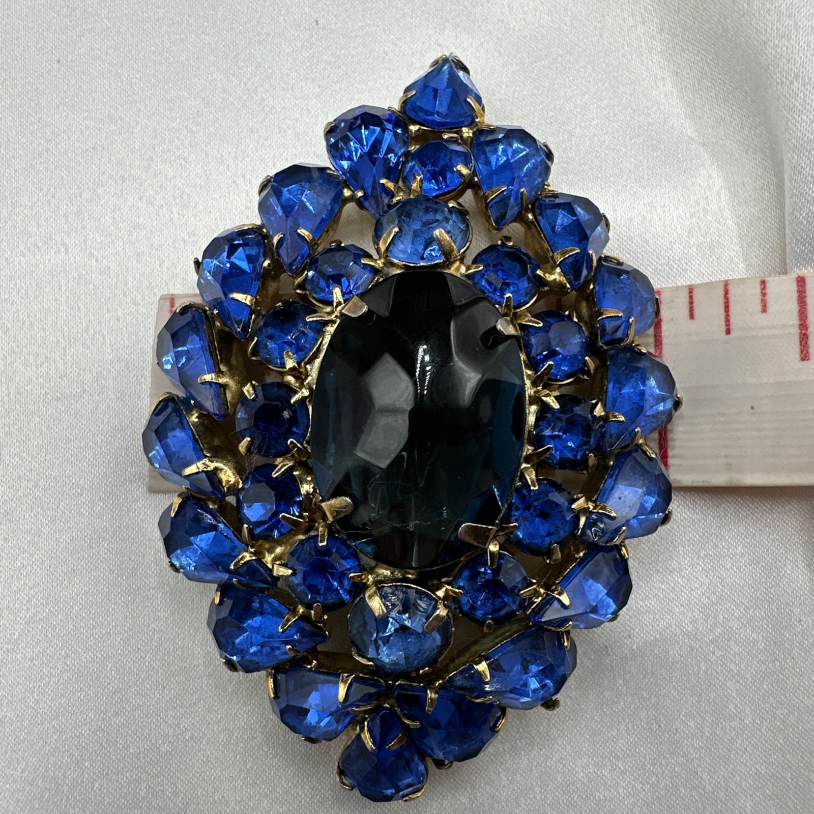 Vtg Unique Exclusive Oval Domed Blue Austrian Crystal Brooch. See pics.