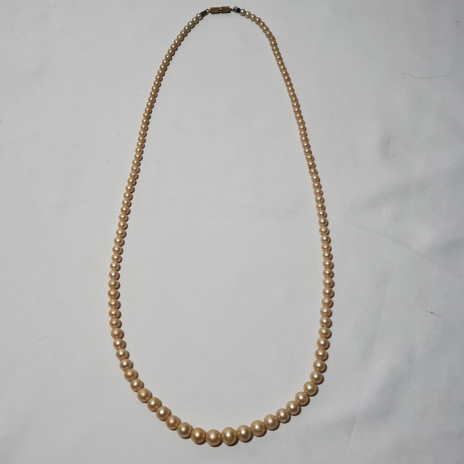 Vintage Cream Color Graduated Pearl Necklace 23″ Inches with Screw Barrel Clasp