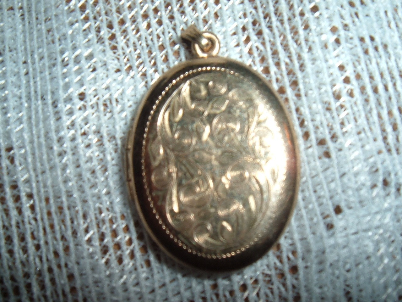 VINTAGE ETON 12K GOLD FILLED ETCHED FLOWER Charm LOCKET Pendant Necklace Jewelry