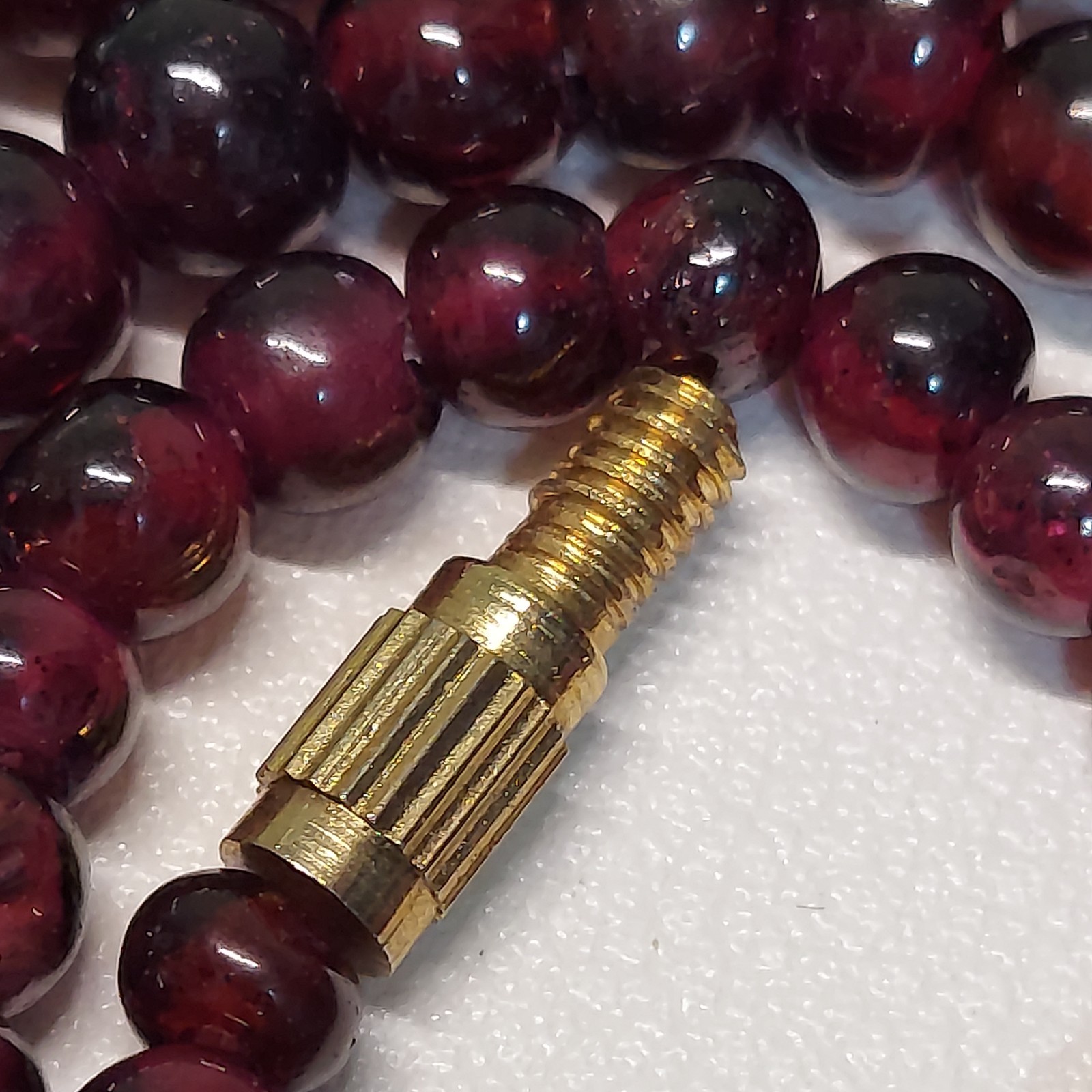 VTG Natural Garnet Graduated Hand Cut Bead Necklace 18.1″ Gold Tone Clasp 25.15g
