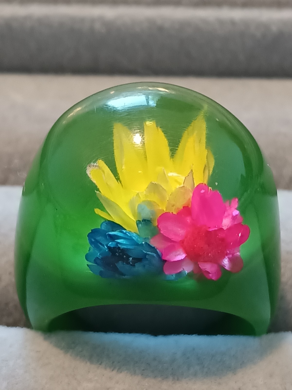 Vintage Lucite Bubble Ring Acrylic Dome Mod Pop Art Dried Flower MCM Green 8.5