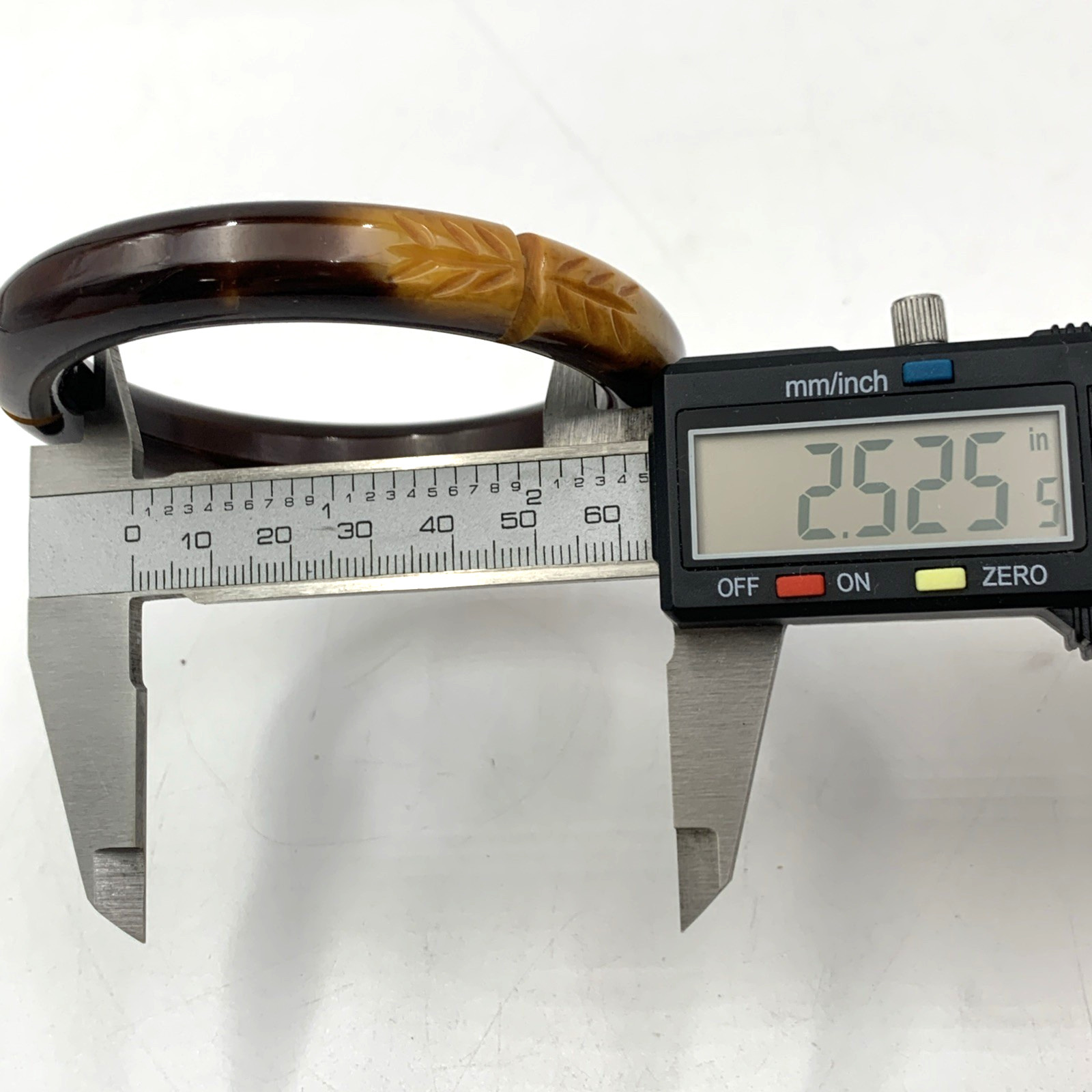 Carved BAKELITE Bangle Bracelet Vintage Brown Mottled Golden-Brown 32.2g