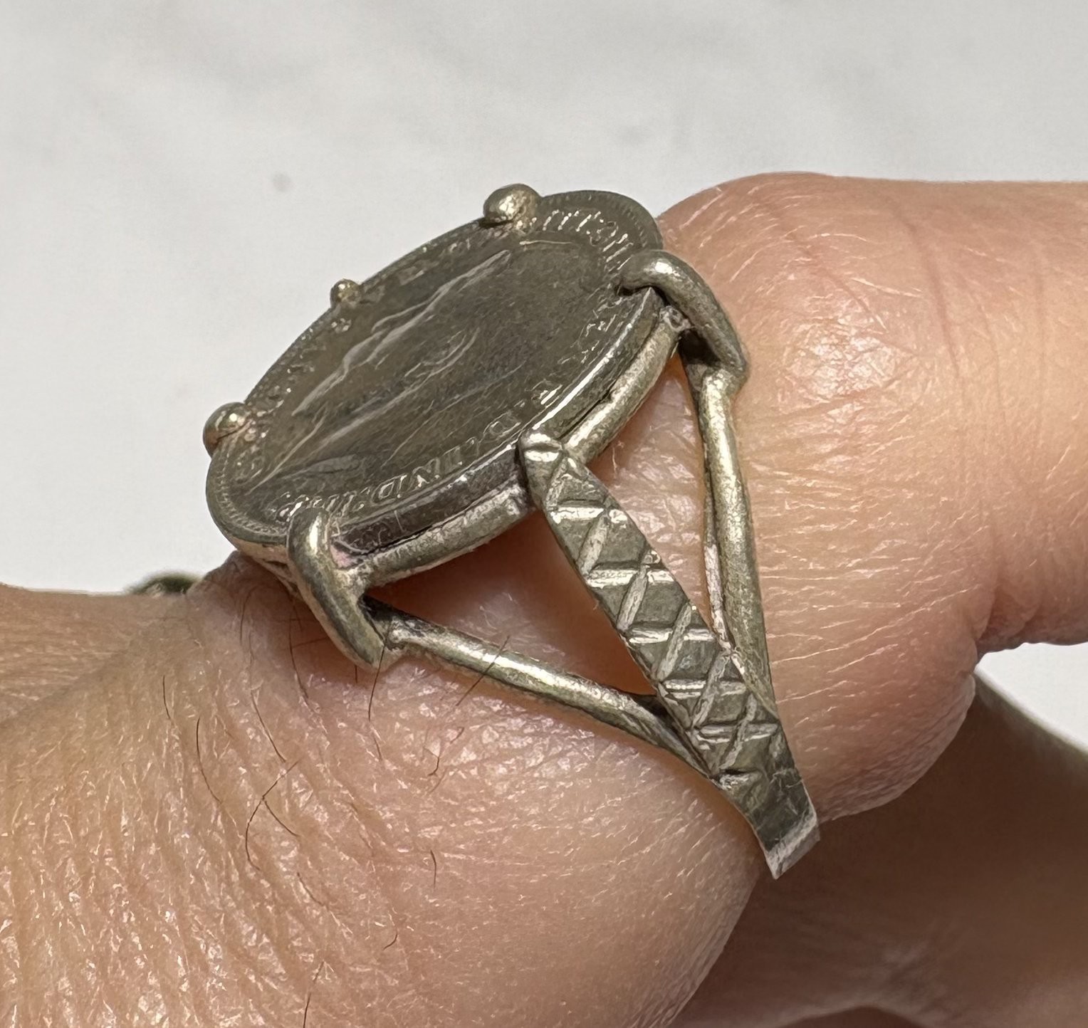 1917 King George 3 Three Pence Great Britian Coin sz 7 Silver Ring Cn 26.8