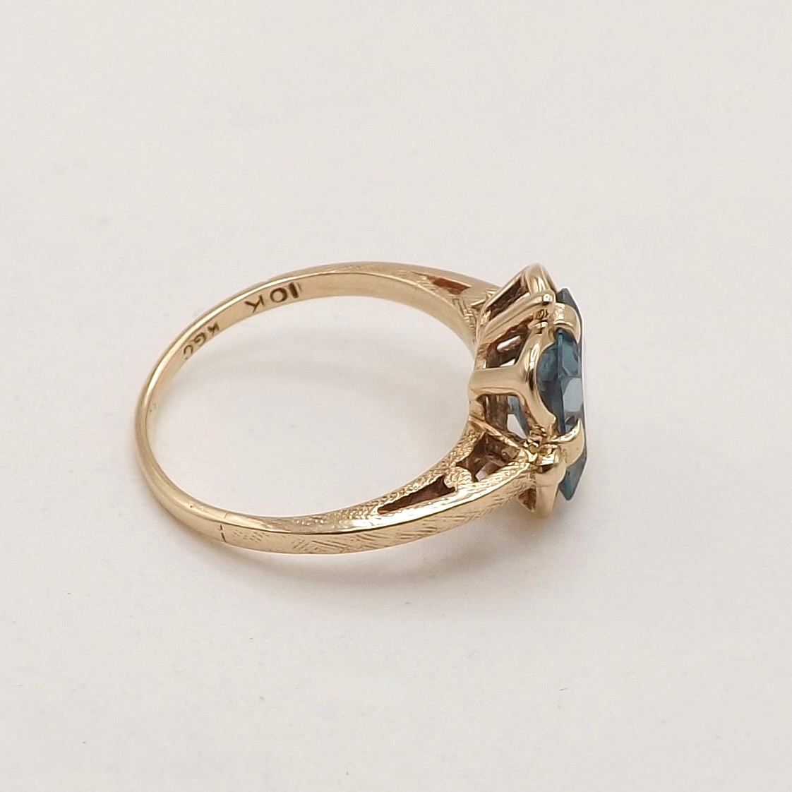 Solid 10k Gold Blue Topaz Emerald Cut Ring December Birthstone Vintage sz4.75