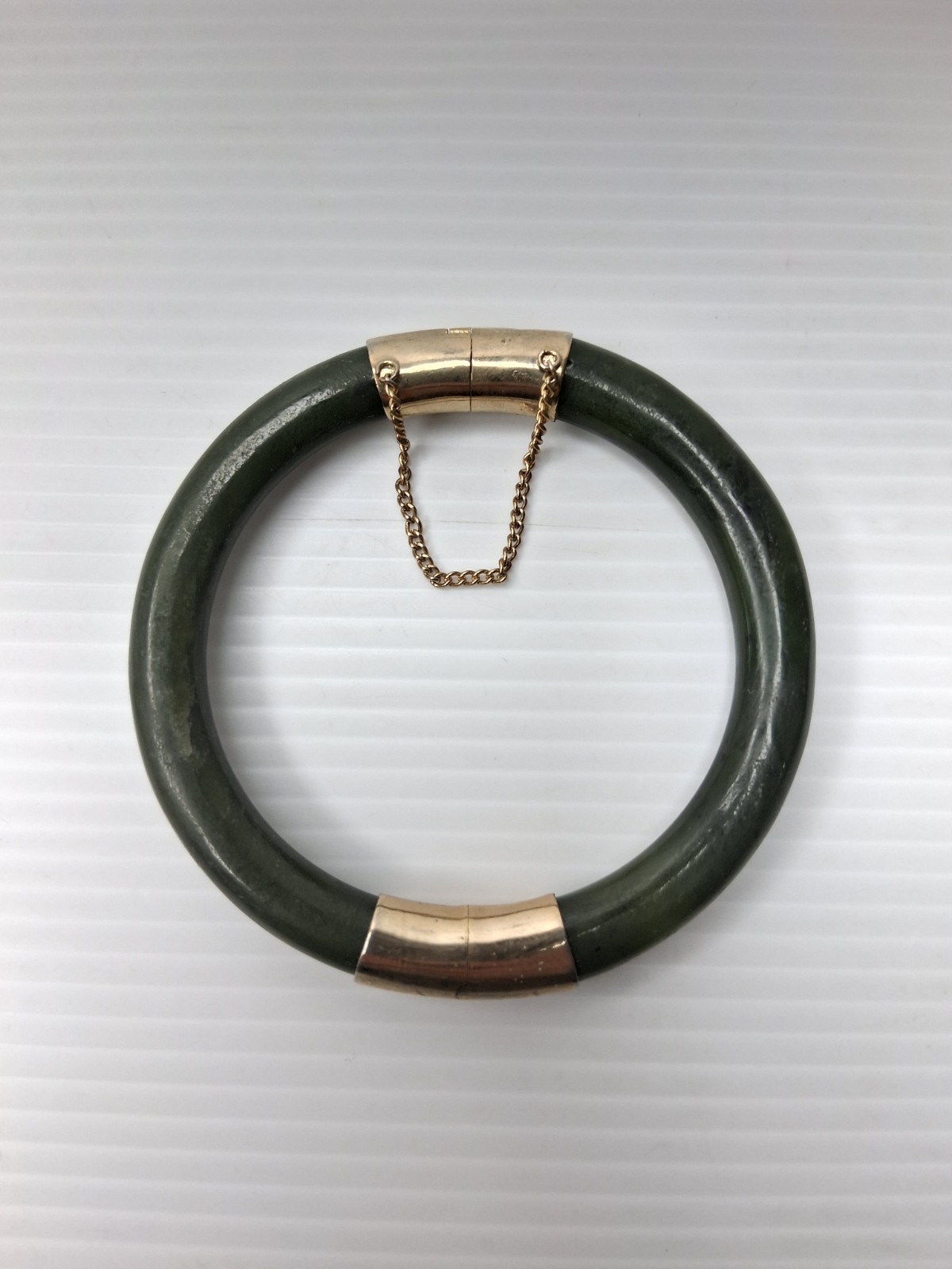 Vintage Green Nephrite Jade Hinged Gold Tone Bangle Bracelet Push Lock