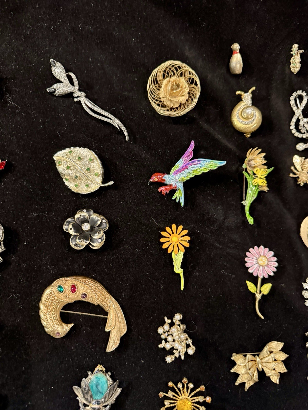 175 Pieces Estate Collection Vintage Brooches Coro, Kramer, Gerry’s, Ora Lisner