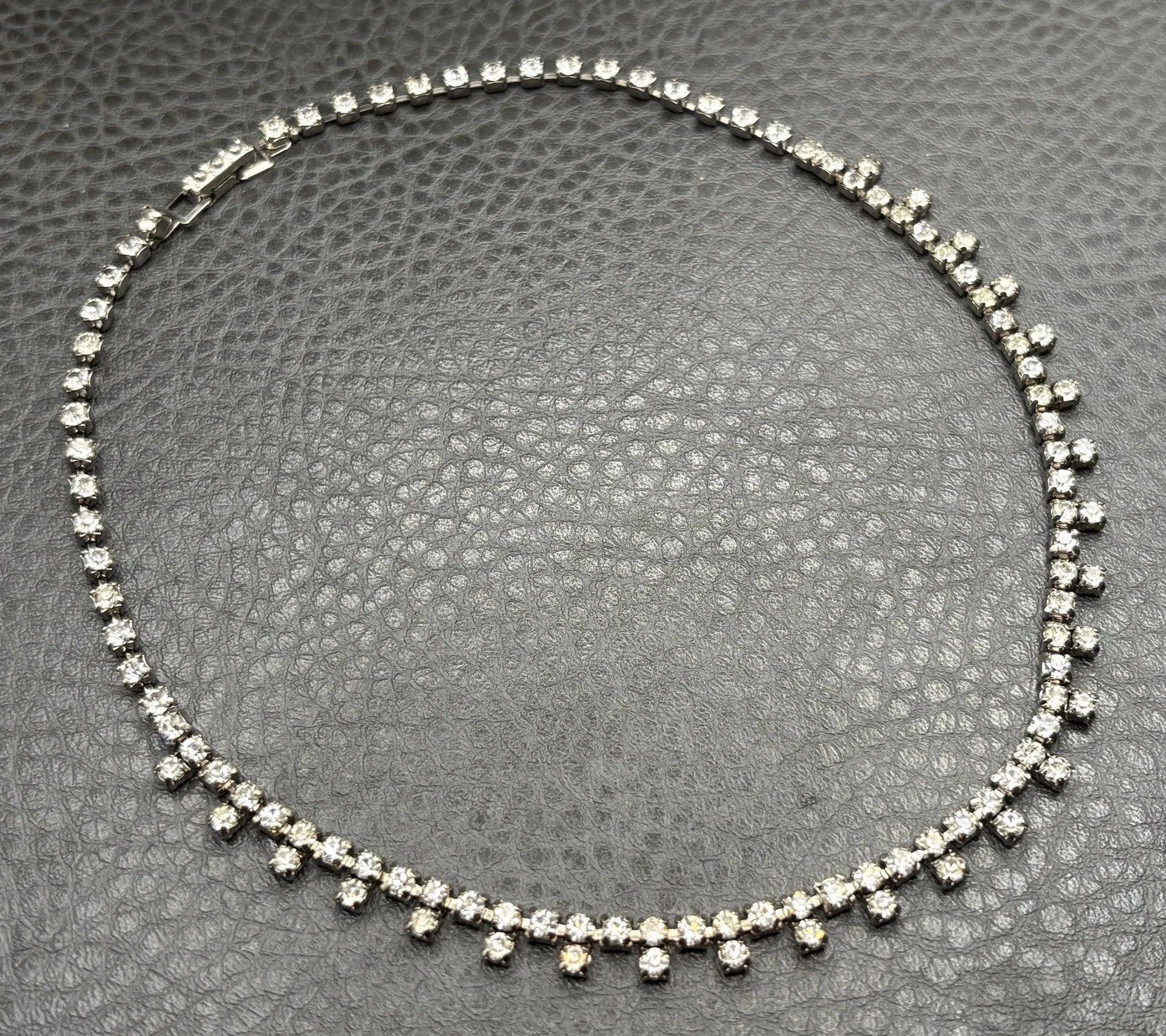 La Rel Vintage Rhinestone Silver Tone Necklace Sparkle Choker Style 14.5”