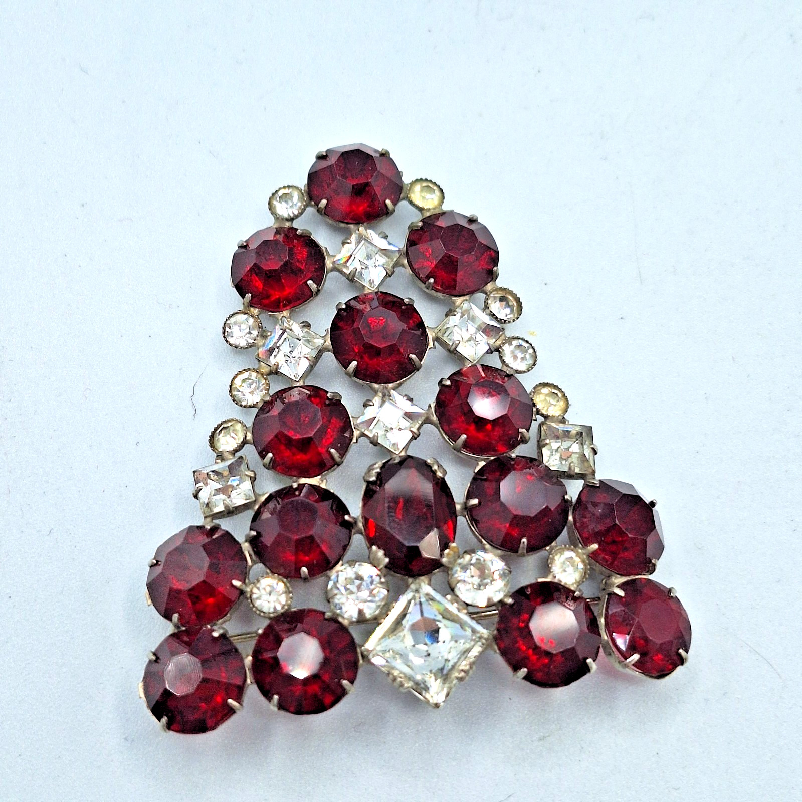 Red and Clear Rhinestone Triangular Brooch Unsigned 2.25″