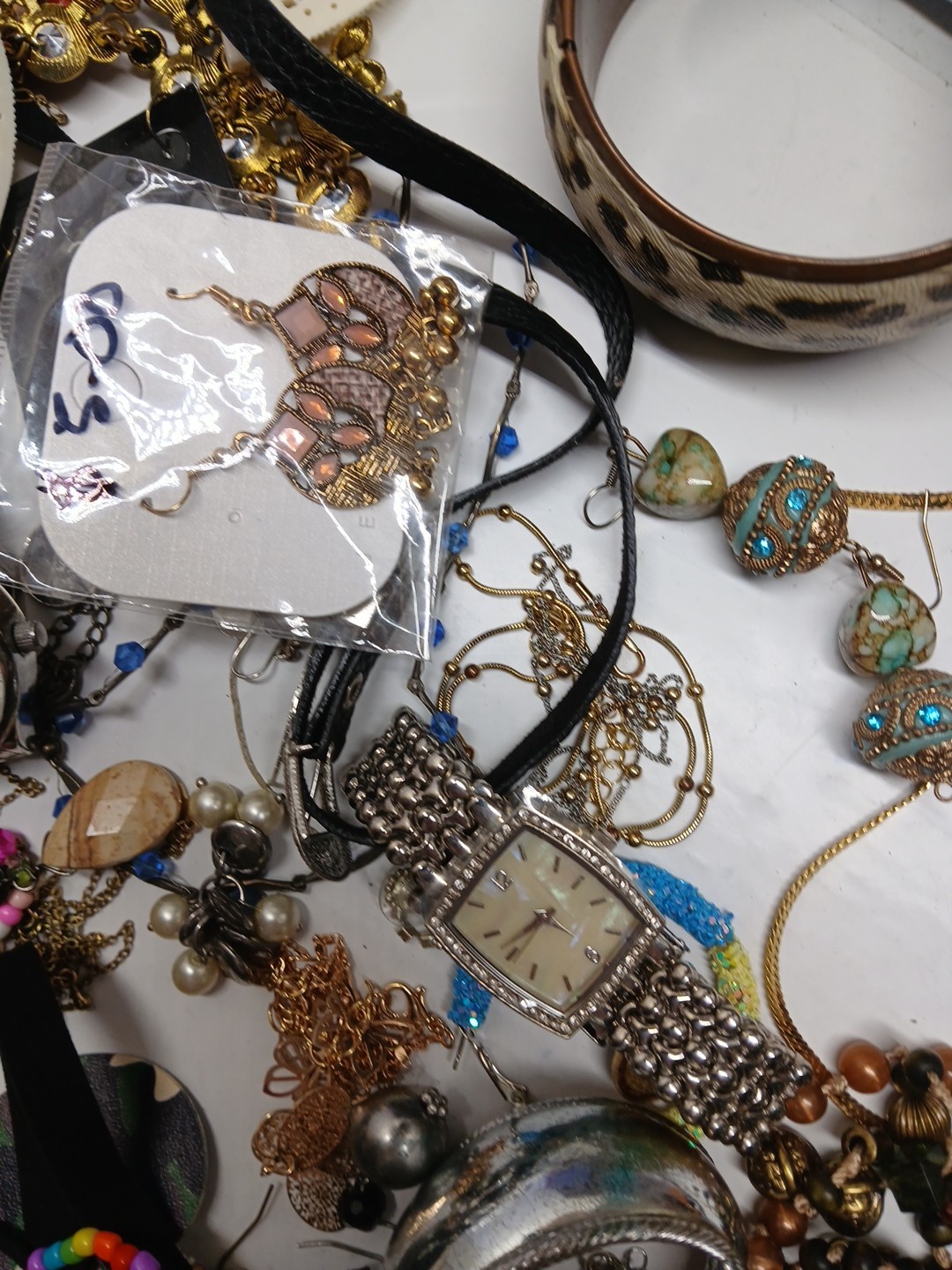 Huge lot Of Jewelry Watches Pearls & More Some new And Used unsearched 4.6lbs