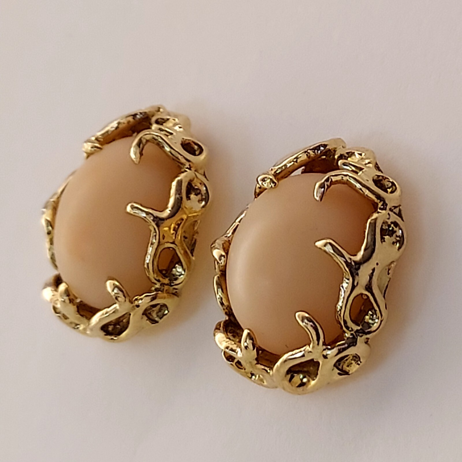 Vintage 14k Coral Stud Earrings. 1/2″x5/8″/ Weight 6.4 Grams. 10x 12 mm Coral.