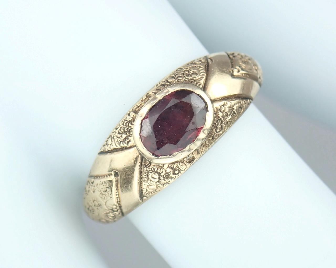 Pretty Antique Victorian Solid 9K Gold Garnet Floral Scroll Band Ring Size 5.25