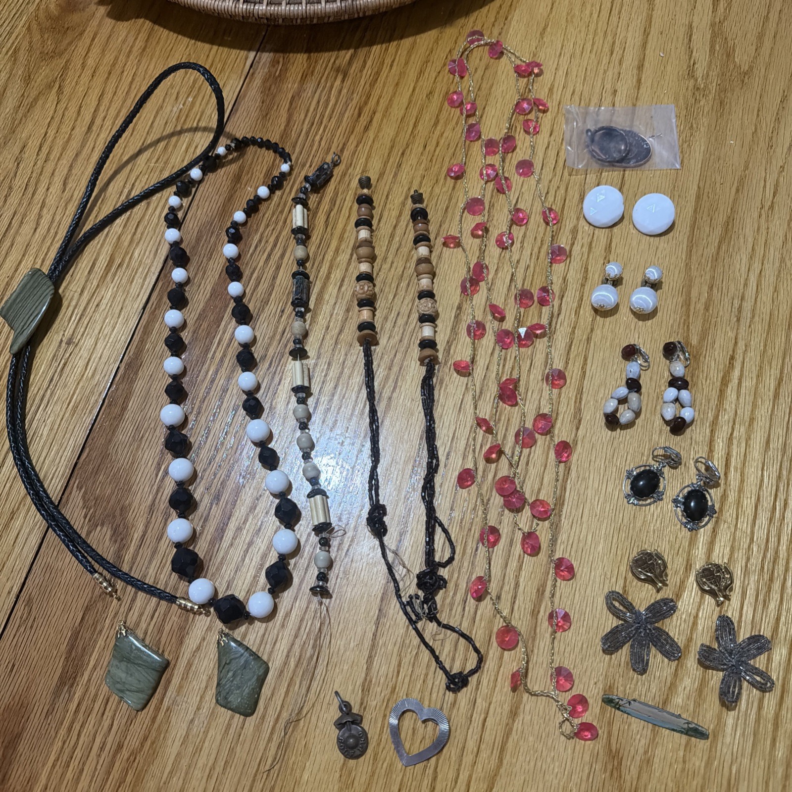 Very Vintage Lot of Costume Jewelry Pieces 17 Pc Project Wearable Signed Stamp88