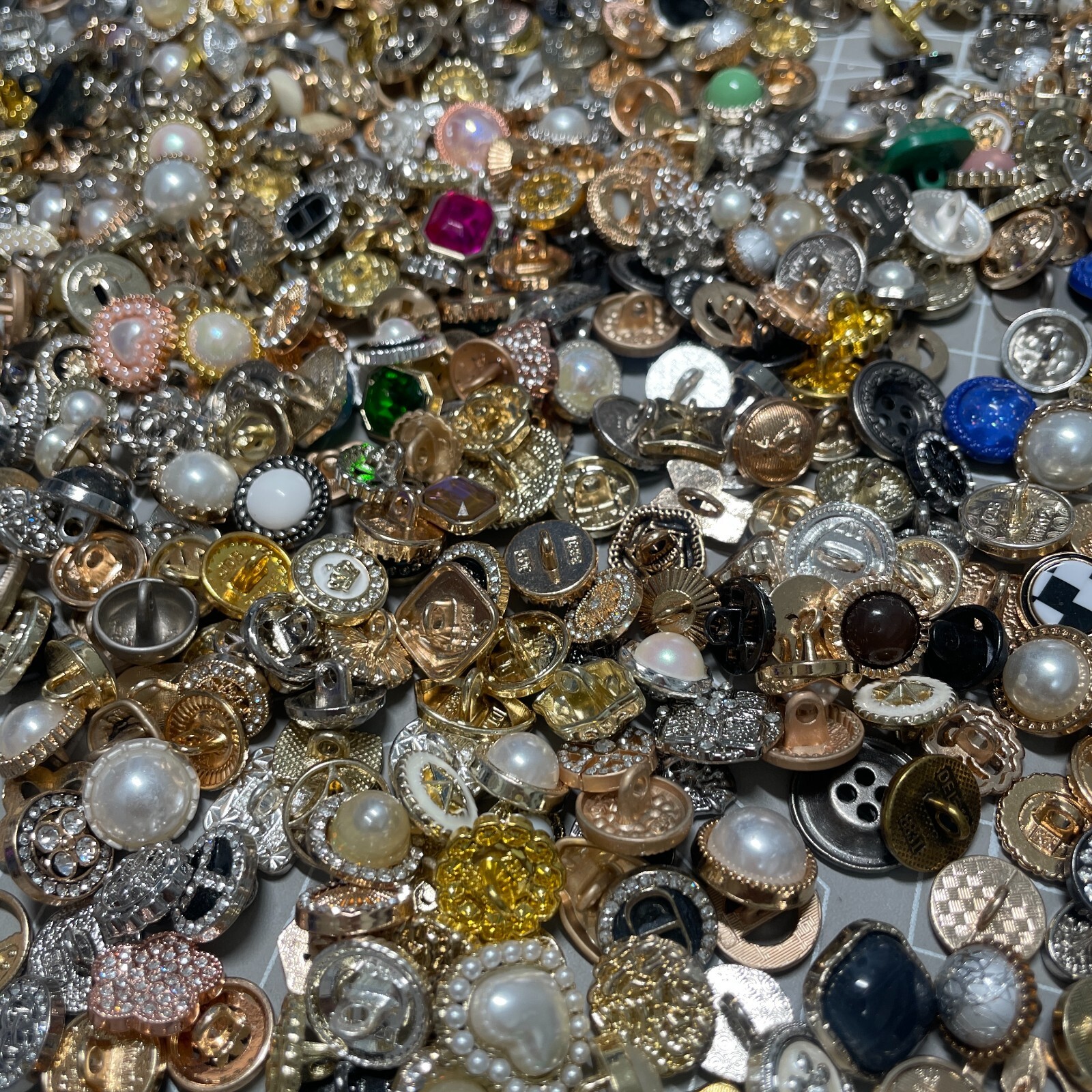 Vintage-now Costume Jewelry makeing Lots button Read Description 50pcs