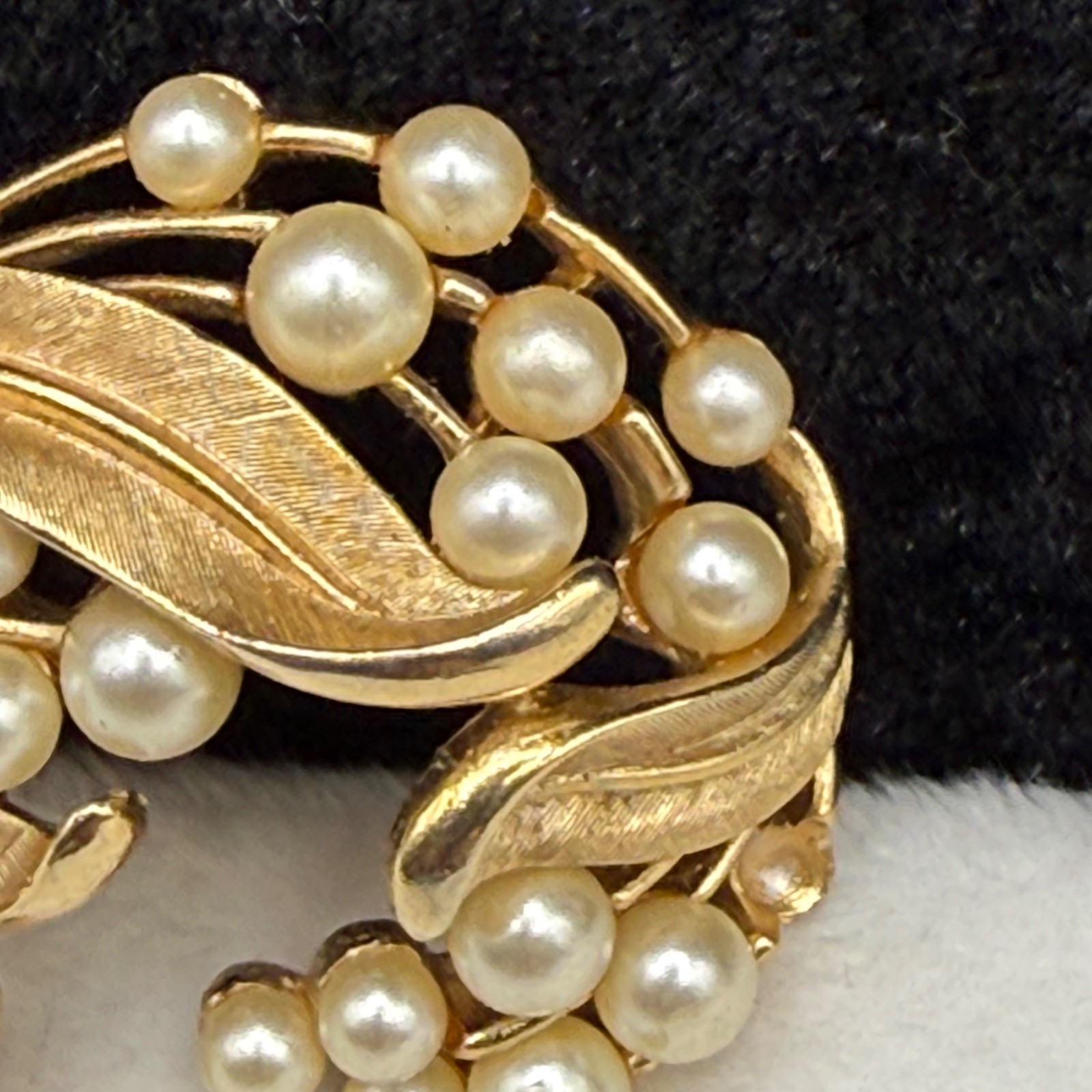 Vintage Trifari Textured Leaf Brooch Gold Tone Imitation Pearl Cluster Signed