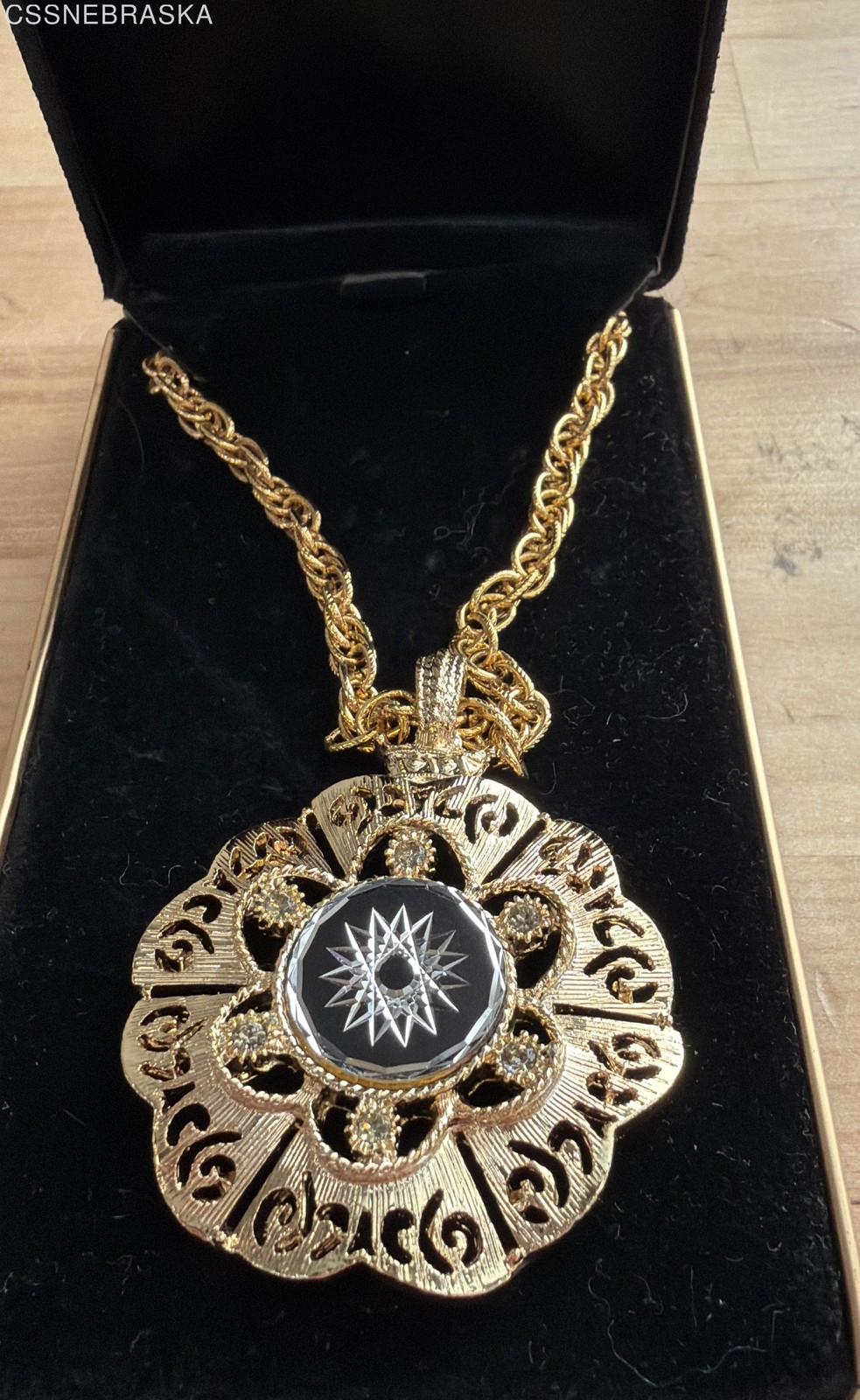 Vintage HMS Madeira Creations Gold Tone Filigree Star Intaglio Pendant Necklace