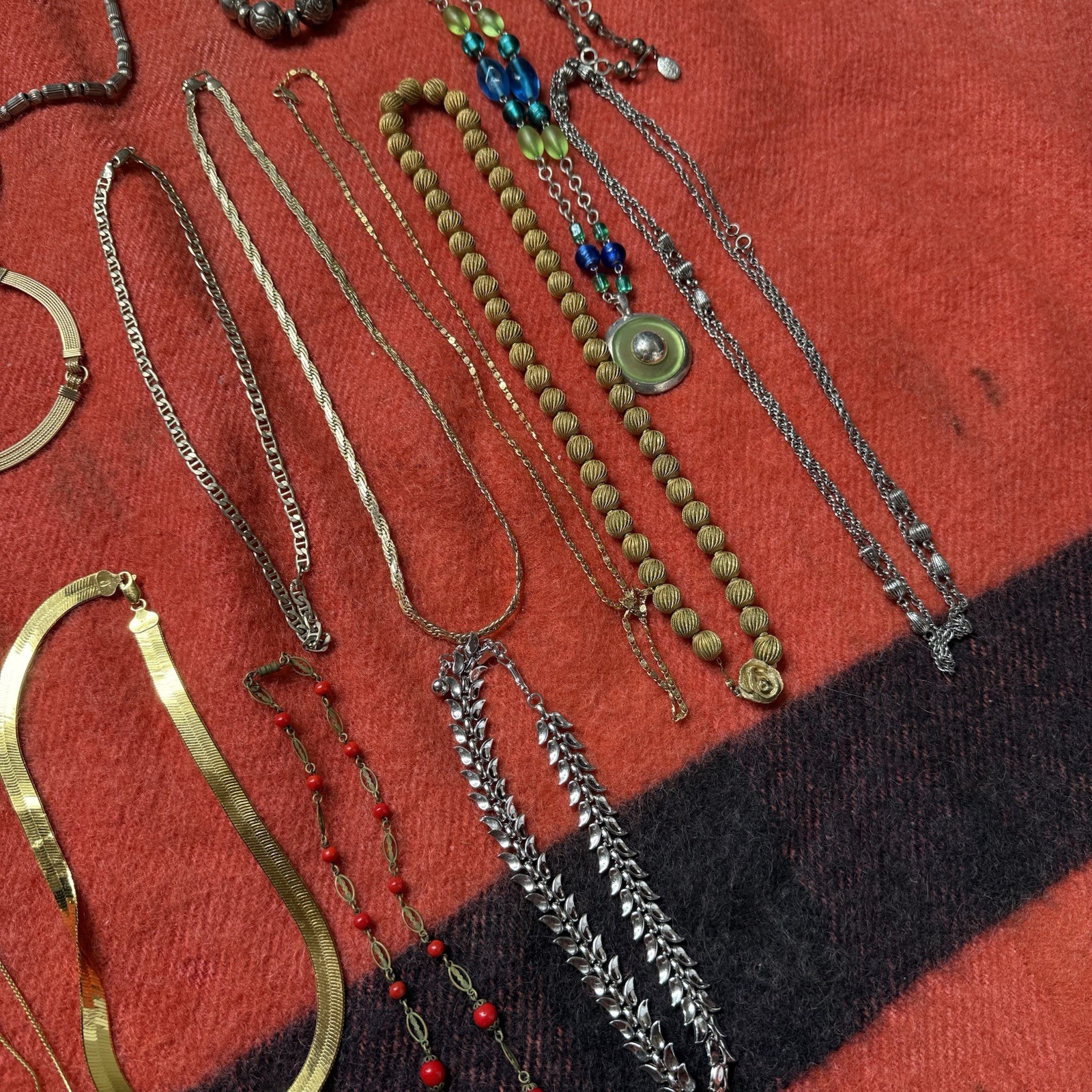 43 Individual Costume Jewelry Vintage Necklaces Metal Gold Silver Other