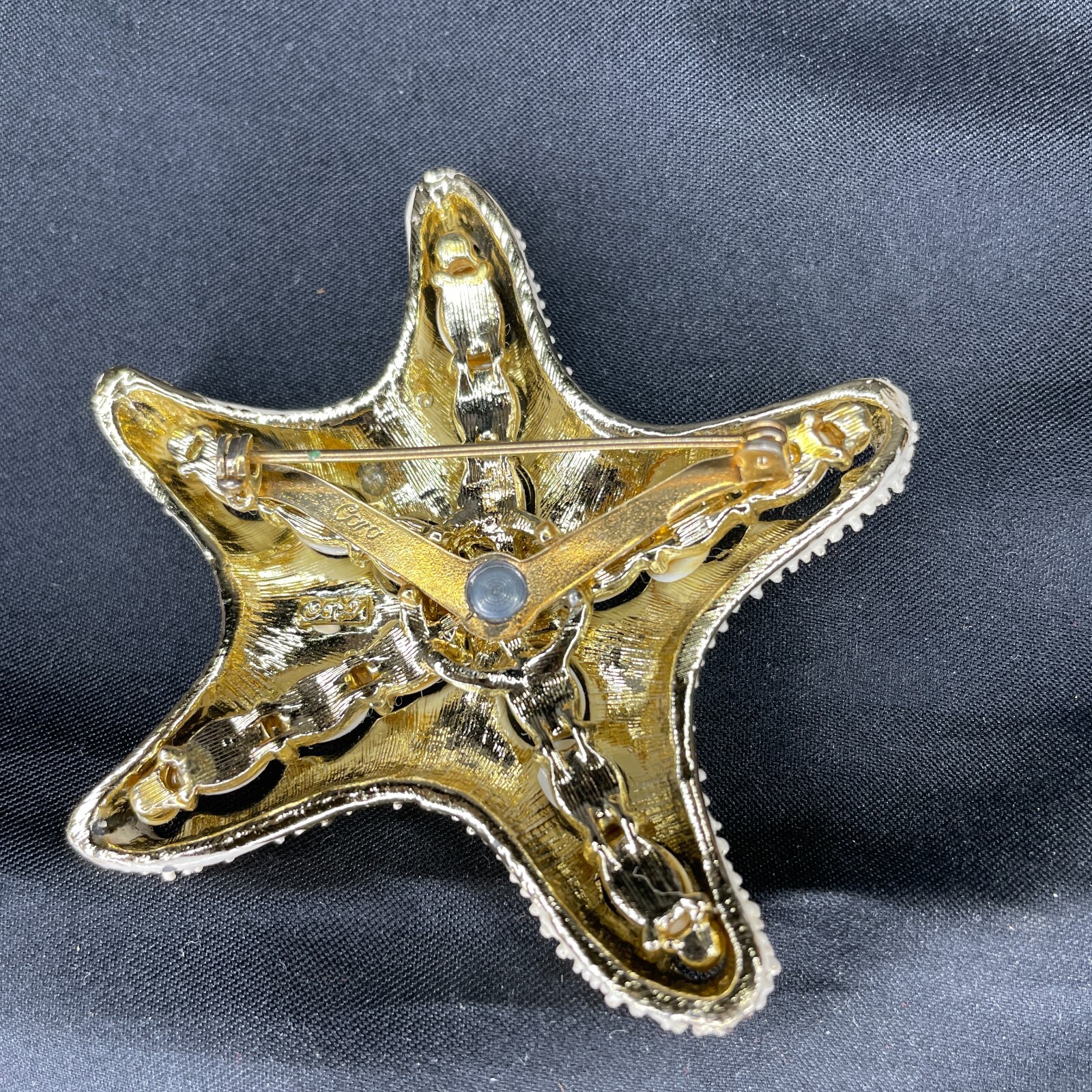 Vintage 6 Lg Metal Brooches 2″-3″ Monocraft Coro Emmons Unreadable & 3 Unmarked