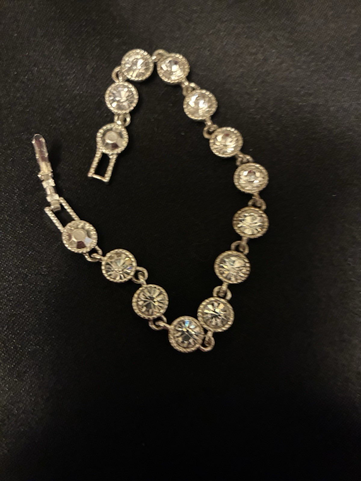 Avon Vintage Silver Tone Tennis Bracelet. Perfect For Any Occasion