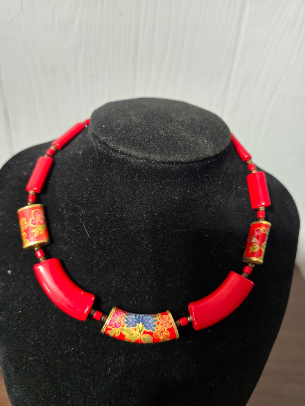 VINTAGE “JAPAN” RED ENAMEL W/HAND PAINTED FLORAL CHOKER MEMORY WIRE NECKLACE!