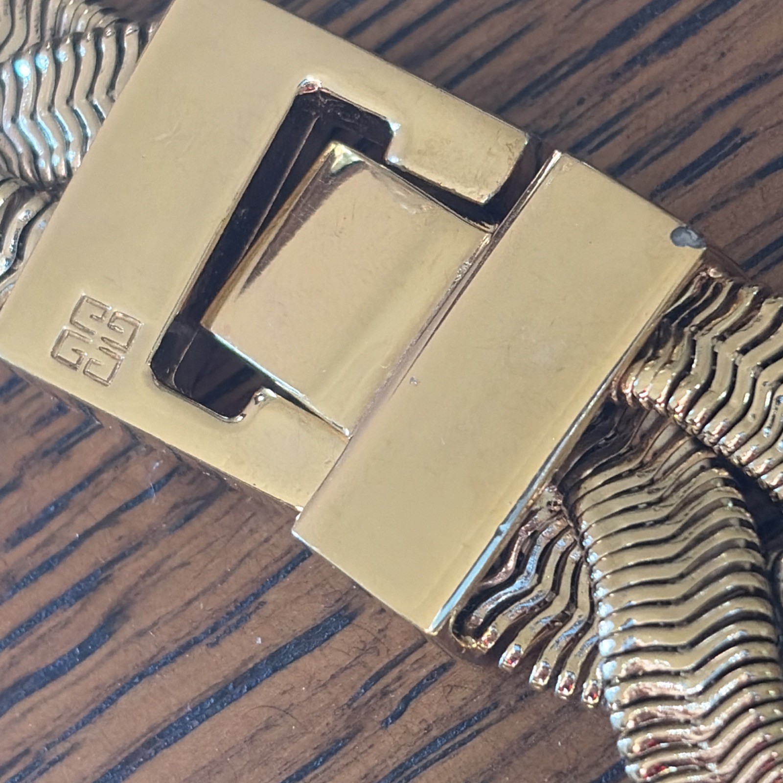 Vintage Givenchy Gold Tone 16”ChokerNecklace- Signed Logo Clasp Chunky