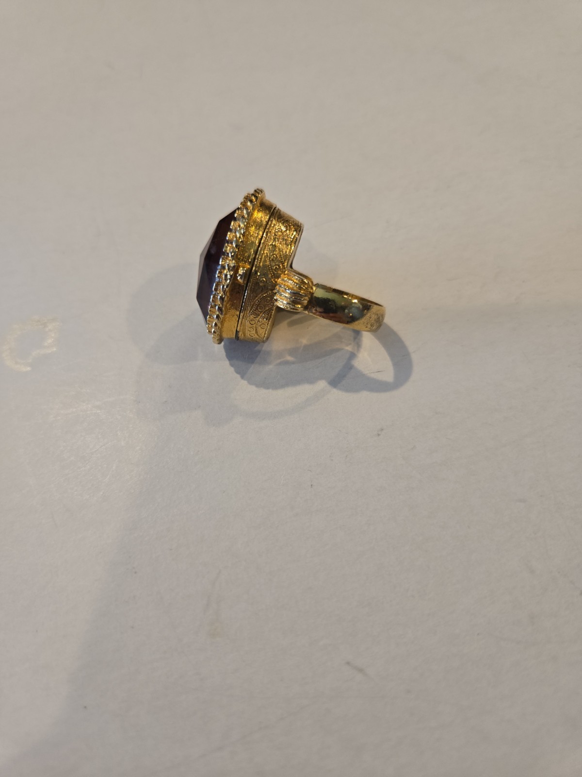 Avon Vintage Gold Tone Amber Stone Poison Pill Box Secret Compartment Ring