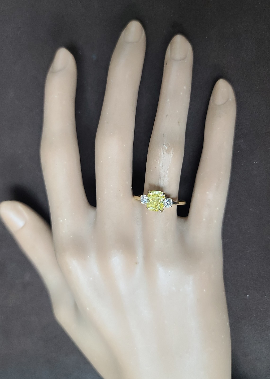 14k Yellow Gold Ring 1.81CT.Natural Fancy Vivid Yellow Diamond Cushion GIA CERT