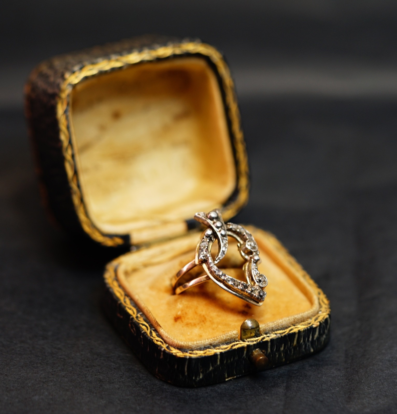19c. Victorian 14K 585 Yellow Gold Ring Diamonds Spades Leave Splint Shanks