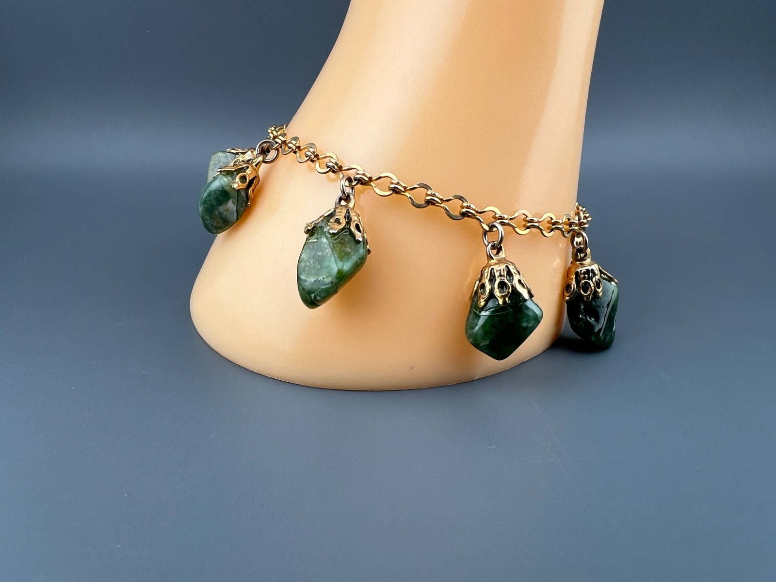 Vintage Charm Bracelet Green Gemstone Gold Tone Serpentine 7″ Fancy Link Boho