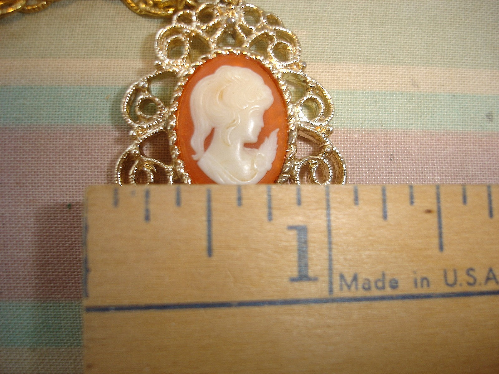 Vintage Sarah Coventry Coral CAMEO Dangling Pearl Pendant Gold Tone Necklace