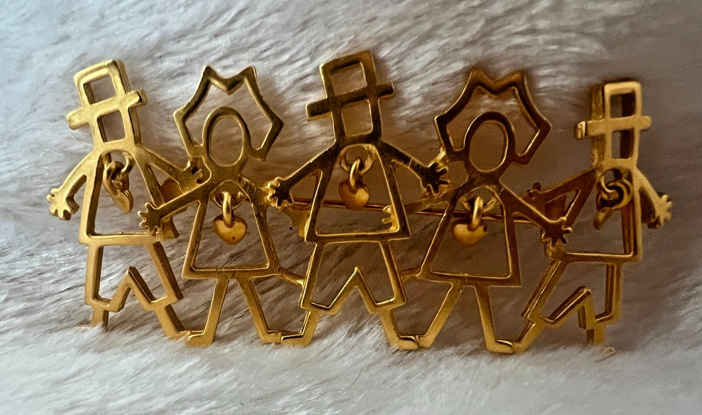 Pilgrim Brooch Gold Figural Thanksgiving Pin Dangle Heart Charms 3″ Vintage