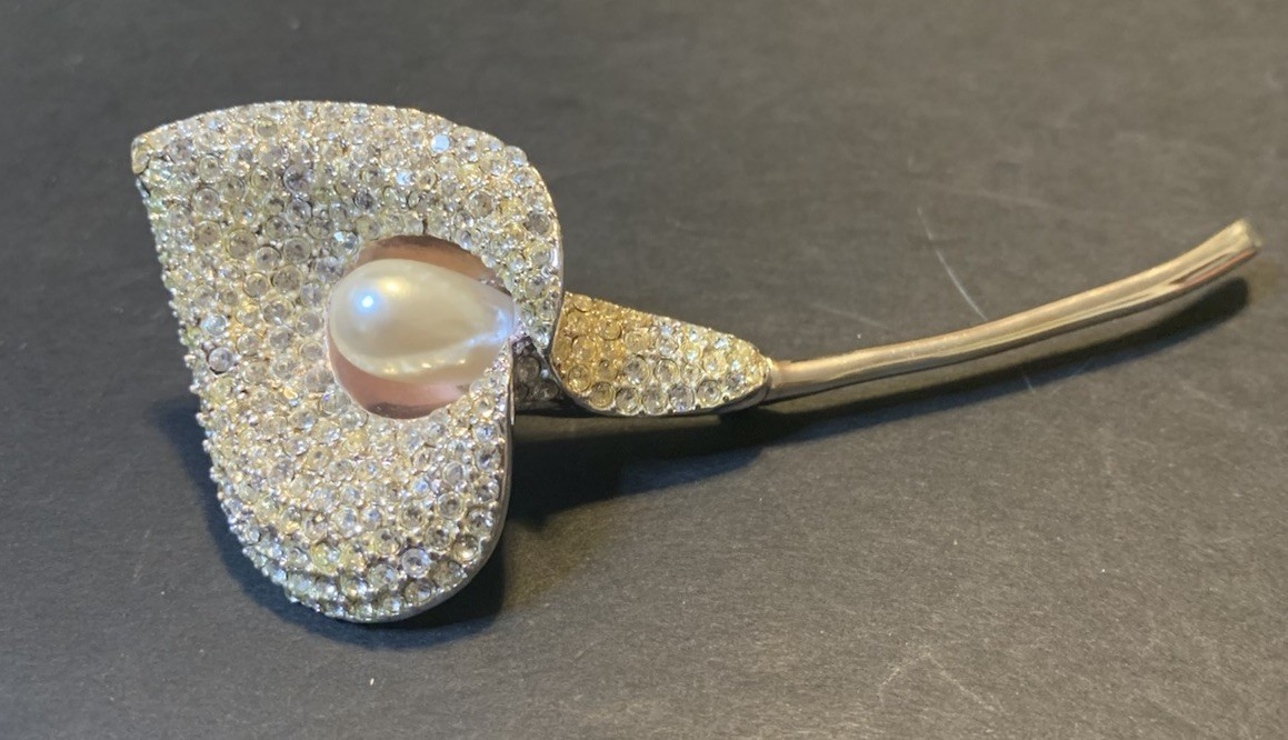 Napier Brooch Calla Lily flower Pin Rhinestones Silver Tone Faux Pearl Vintage